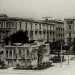 ...un palazzotto in stile liberty e ricco di finestre, inaugurato il 12 dicembre 1926. Una struttura che cadde in disuso grazie alla maggiore diffusione dei bagni nelle abitazioni private, fino alla sua demolizione avvenuta il 5 settembre del 1978